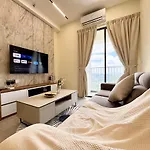 Elegant Urban Escape 3Bdr Suite By Moka